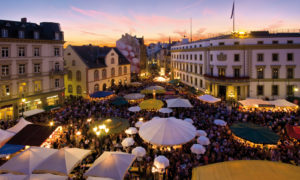 Die Rheingauer Weinwoche ist eines der größten Weinfeste der Region. - Foto: Stadt Wiesbaden 