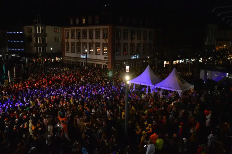 Rosenmontag 2016 - Party in der Nacht am Schillerplatz