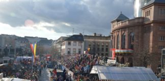 Phantastischer Rosenmontag in Mainz – Mehr als 500.000 feiern friedlich große Narrenparty, Rosenmontagszug rollt störungsfrei