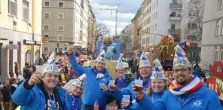 Rosenmontag 2019 in Mainz: Narren trotzen Sturm und Regen – Mit dem KCK auf dem Aktivenwagen durch Mainz – Bischof Kohlgraf segnet Wagen
