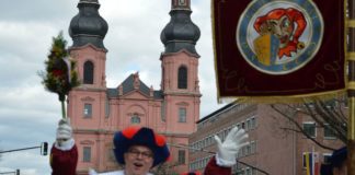 1. Januar: Neujahrsumzug der Mainzer Garden zum Auftakt der Fastnachtskampagne – Narrenkette über Theodor-Heuss-Brücke