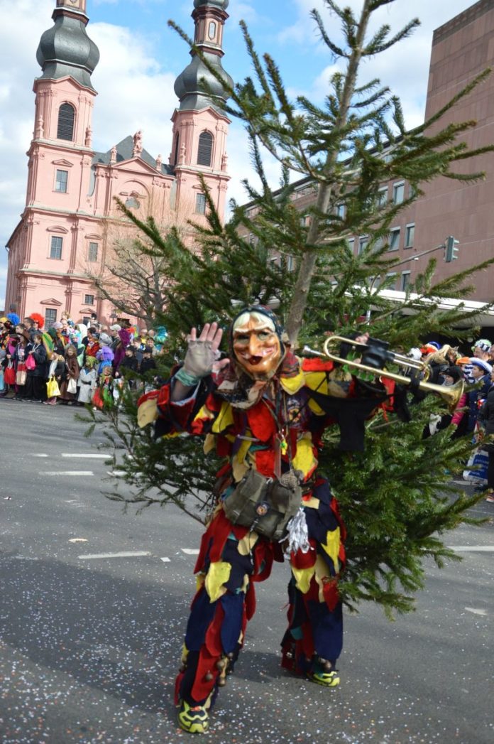 Weihnachtsbaumabfuhr erst am Samstag, 13. Januar 2018 – Abgabe auch auf Wertstoffhöfen