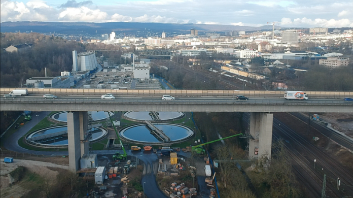 Beschädigte Salzbachtalbrücke an der A 66 sorgt für Stauchaos in Mainz und Wiesbaden – Pendler sollen unbedingt Nahverkehr nutzen
