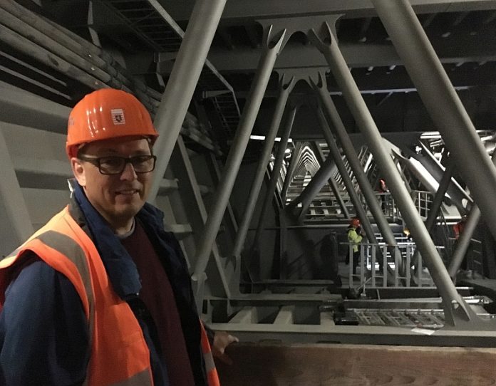 Moderne Kathedrale aus Stahl und Beton – Im Inneren der Schiersteiner Brücke von Wiesbaden nach Mainz unterwegs