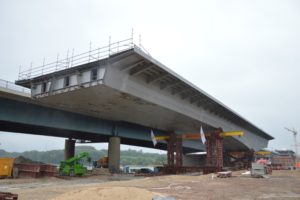 Die Schiersteiner Brücke wird seit 2013 komplett neu gebaut, hier ein Teilstück der ersten Brücke. - Foto: gik