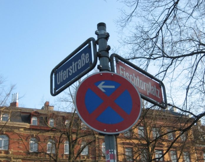 1. Straßenschilder-Flohmarkt für ausrangierte Verkehrszeichen am Samstag, 13. April, im Hechtsheimer Betriebshof