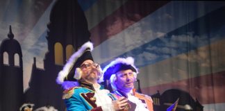 Ehrengarde mit Mops-Formation – Schnorreswackler feiern 5×11 Jahre mit illustrer Gästeschar: Trump, Obama, Merkel und Kölner Ehrengarde