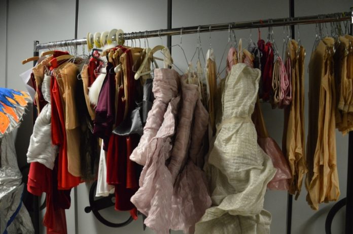 Monthy Python’s Schwarzer Ritter und das Osterei aus Peterchens Mondfahrt – Kostümverkauf im Staatstheater am 20. Januar 2018