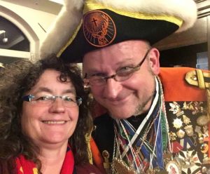 Eine ganz besondere Verbindung: Mainz&-Chefin Gisela Kirschstein und die kleinste-größte Grade von Mainz, Bernd Frank. - Foto: gik