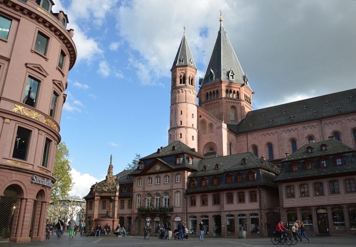 Gutenberg-Museum ins Sinn Leffers-Haus? – Gerster schlägt neuen Museumskomplex am Markt vor – BI lädt zum ersten Runden Tisch