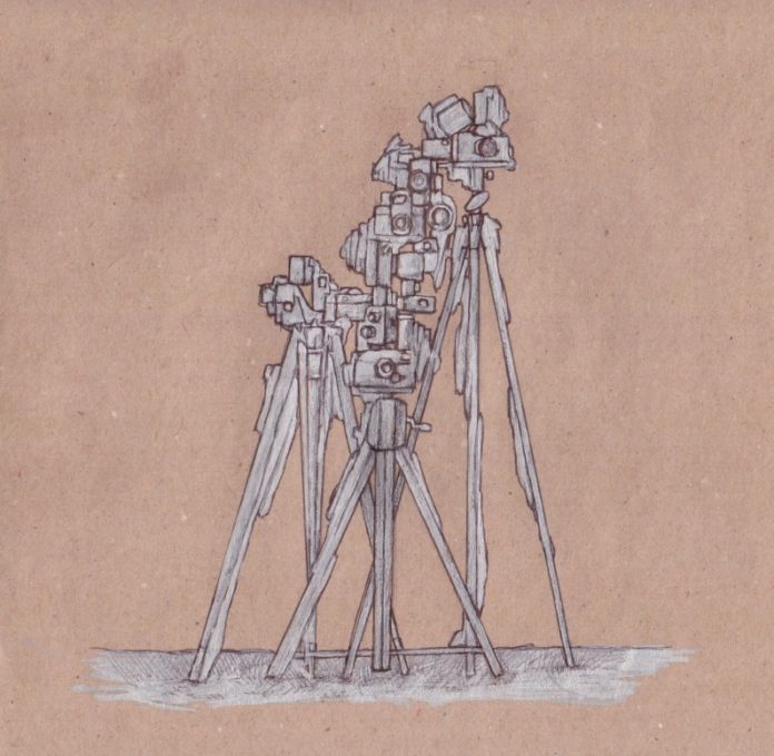 Sockelalarm #9 am Rathaus: „You Press the Button“ hinterfragt, warum Menschen Fotos machen