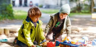 Corona-Lockdown: Kinder bis 6 Jahre von Kontaktbeschränkung ausgenommen – Testpflicht für Reiserückkehrer