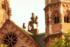 Faszination Mainzer Dom: Das Jahrhundertbauwerk muss aufwändig unterhalten und restauriert werden. - Foto: gik