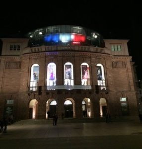 Das Staatstheater Mainz hält seinen Spielbetrieb vorerst aufrecht, die Veranstaltungen werden auf maximal 500 Besucher begrenzt. - Foto: gik