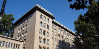 Stadt Mainz hält Maskenpflicht in Dienstgebäuden, Kitas und kulturellen Einrichtungen aufrecht – Auch Wiesbaden behält Maskenpflicht teilweise