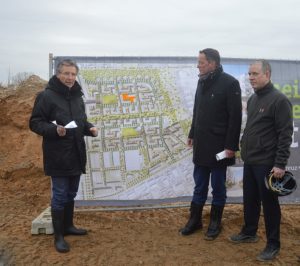 Die Vermarktung des Heiligkreuz-Areals war bislang die Cash-Cow der Mainzer Stadtwerke - hier mit dem damaligen OB Michael Ebling (SPD) und Stadtwerke-Vorstandschef Daniel Gahr (ganz rechts). - Foto: gik