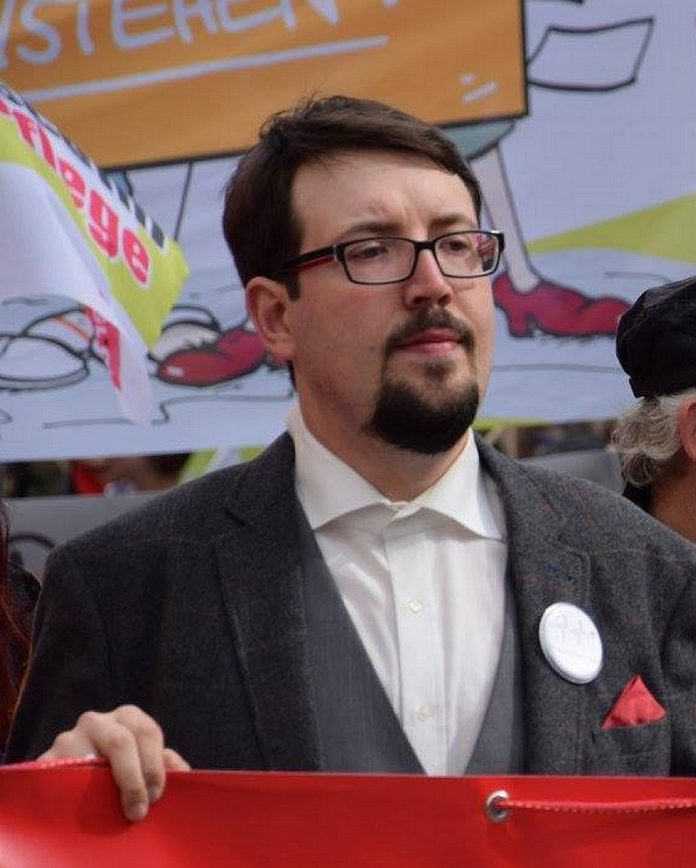 Pflege in Not: Nieder-Olmer Krankenpfleger übergibt heute Petition mit 12.000 Unterschriften für Pflege-Reform in Berlin