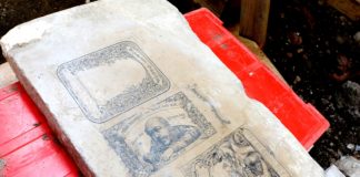 Altes römisches Wohnhaus und Steindruckplatten aus der Kaiserzeit bei Ausgrabungen unter der Residenzpassage gefunden