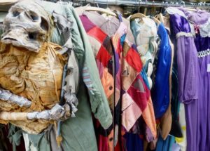 Kostüme warten im Mainzer Staatstheater auf Käufer - der Kostümverkauf steht wieder an! - Foto: gik