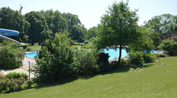 Taubertsbergbad senkt Preise – Familientickets, Sonnensegel, Klettergerüst, grüner Rasen