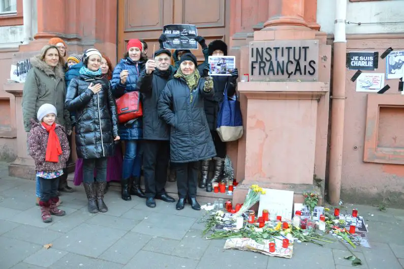 Teilnehmer beim Gedenken an Charlie Hebdo 11. Januar - Foto: gik