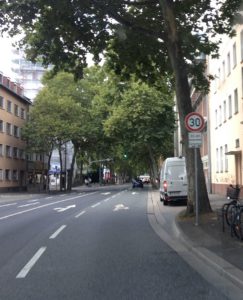 Die Rheinallee in Mainz Höhe der Fachhochschule - hier liegen die Stickoxidwerte besonders hoch. - Foto: gik