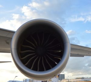 Turbine eines Verkehrsflugzeugs auf dem Frankfurter Flughafen - Foto: gik