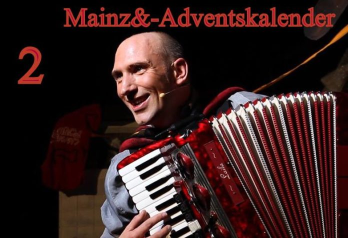 Mainz&-Adventskalender Türchen 2: Kostheimer Weihnachtszauber mit Musikkabarettist Mayer im Offenen Wohnzimmer