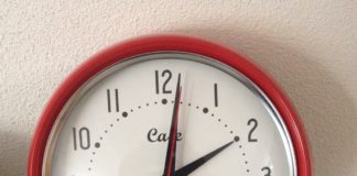 Samstagnacht endet Sommerzeit: Uhren umstellen! – Sonntag verkaufsoffener Mantelsonntag