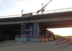 Das "Herzstück", Verbindungsstück zwischen Rampe und neuer Schiersteiner Rheinbrücke, musste nach dem Brückenunfall 2015 neu gebaut werden. - Foto: gik