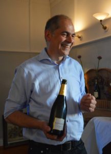Volker Raumland, Spitzen-Sekthersteller aus Flörsheim-Dalsheim in Rheinhessen, ist Gründer und Präsident des Verbandes Traditioneller Sekthersteller. - Foto: gik