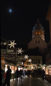 Kein Lichterglanz, kein Budenzauber im Schatten des Doms: Der Mainzer Weihnachtsmarkt findet 2020 nicht statt. - Foto: gik