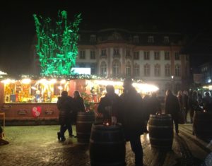 Weihnachtsmarkt am Mainzer Fastnachtsbrunnen - die "Winterzeit" startet. - Foto: gik
