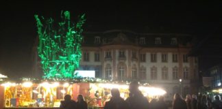 Weihnachtsmarkt auf dem Schillerplatz 2015: Neues Lichtkonzept, mehr Buden, schönes Ambiente