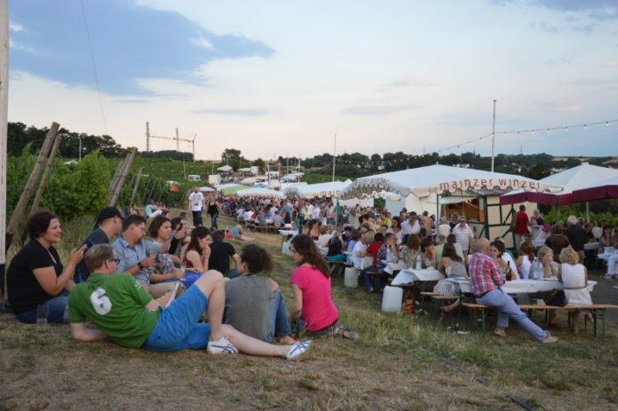 Weinfest im Kirchenstück feiert 30 Jahre mit Schlenderweinprobe am Dienstag