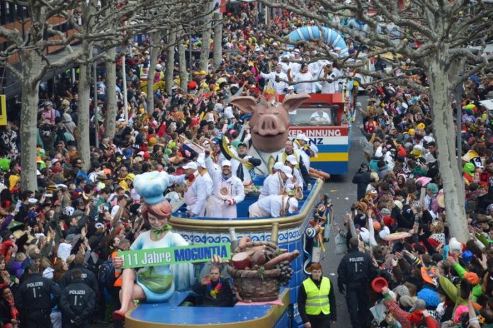 Weniger Wagen, mehr Blockordner, gebündelter Laufen: So will der Mainzer Carneval Verein den Rosenmontagszug kürzer machen