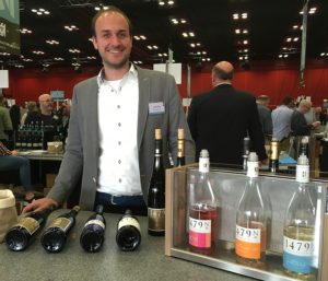 Bei der VDP.Weinbörse präsentieren Spitzenwinzer persönlich ihre neuesten Kreationen - hier Philipp Nelles von der Ahr. - Foto: gik