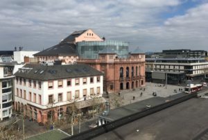 Das Mainzer Staatstheater am Gutenbergplatz von oben gesehen. - Foto: gik