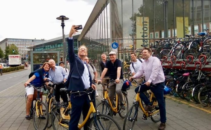 „Mainz braucht durchgehendes Radwegenetz“ – OB-Kandidat Haase will Platz für Fahrräder zu Lasten von Autos schaffen
