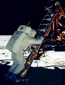 Astronaut Aldrin verlässt die Mondfähre "Eagle". - Foto NASA