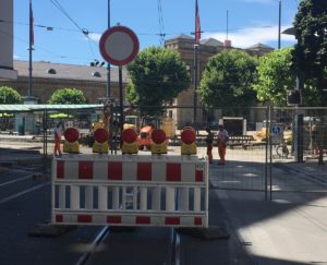 Baustelle am Mainzer Hauptbahnhof Sommer 2019 zur Sanierung der Straßenbahngleise. - Foto: gik