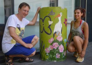 Ellie Vogl und Lehrer Daniel Kreußer sorgen sich um Umweltschutz und Nachhaltigkeit am Mainzer Schlossgymnasium. - Foto: gik