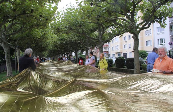 Protestaktion „Rheingold“ gegen Schiffsanleger am Neustadtufer – Rößner spricht sich gegen Anlegestellen aus