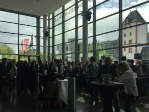 Die VDP.Weinbörse 2019 im Foyer des Gutenbergsaals der Mainzer Rheingoldhalle. - Foto: gik