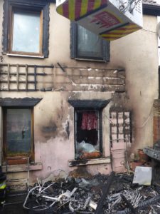 Der Brand an einem Wohnhaus in Mainz-Hechtsheim wurde durch den defekten Akku eines E-Bikes ausgelöst. - Foto: Feuerwehr Mainz