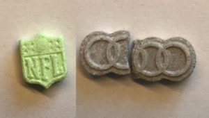 Vor diesen Ecstasy Tabletten "NFL" und "Audi-Ringe" warnt die Polizei eindringlich - sie könnten den Tod eines Mannes verursacht haben. - Fotos Polizei