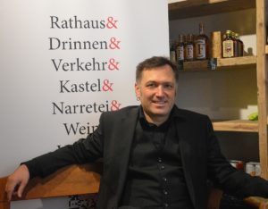 OB-Kandidat Martin Malcherek auf der Mainz&-Interviewbank. - Foto: gik