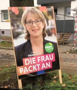 Wahlplakat der grünen OB-Kandidatin Tabea Rößner. - Foto: gik