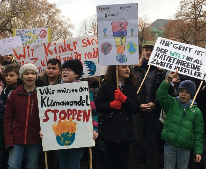 „Statt einem Klimapäckchen kam nur ein Brief“ – 3000 Demonstranten fordern beim Klimastreik in Mainz #NeustartKlima
