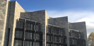 „Gefahr im Verzug“: Fassadengitter am Mainzer Rathaus müssen sofort demontiert werden